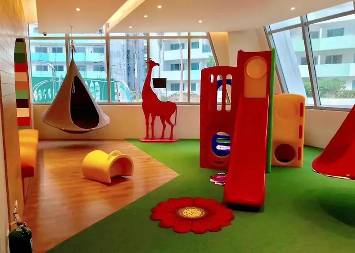 Staycation - Wifi - Gym And Pool - 3 Beds Manila