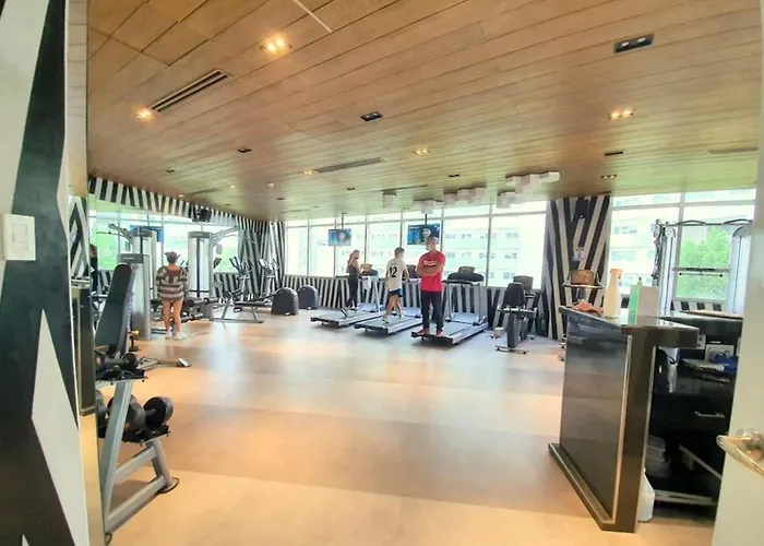 Staycation - Wifi - Gym And Pool - 3 Beds